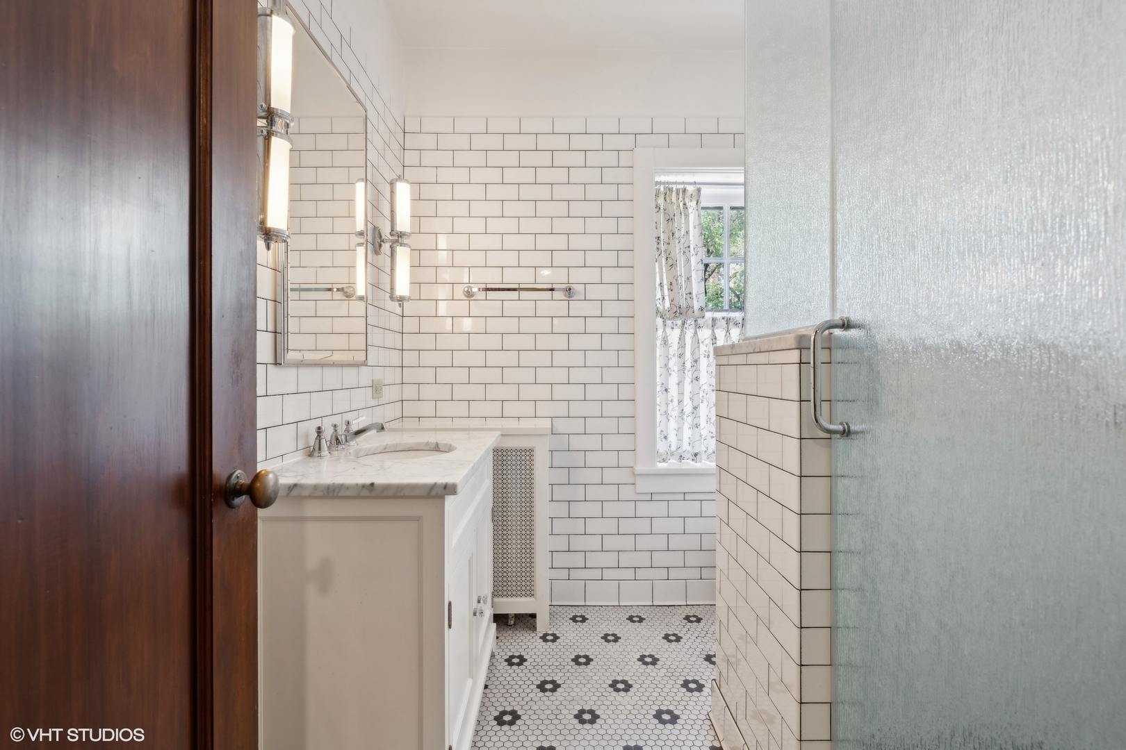 325 W Wellington Avenue