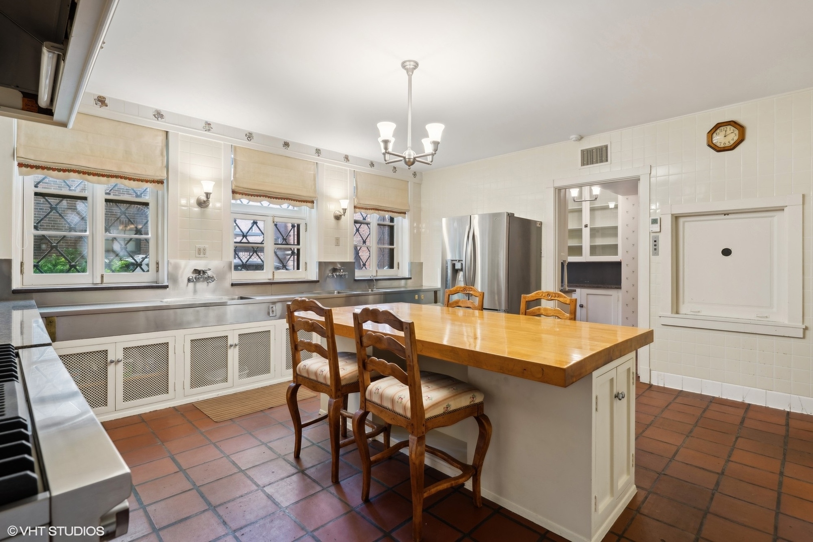 325 W Wellington Avenue