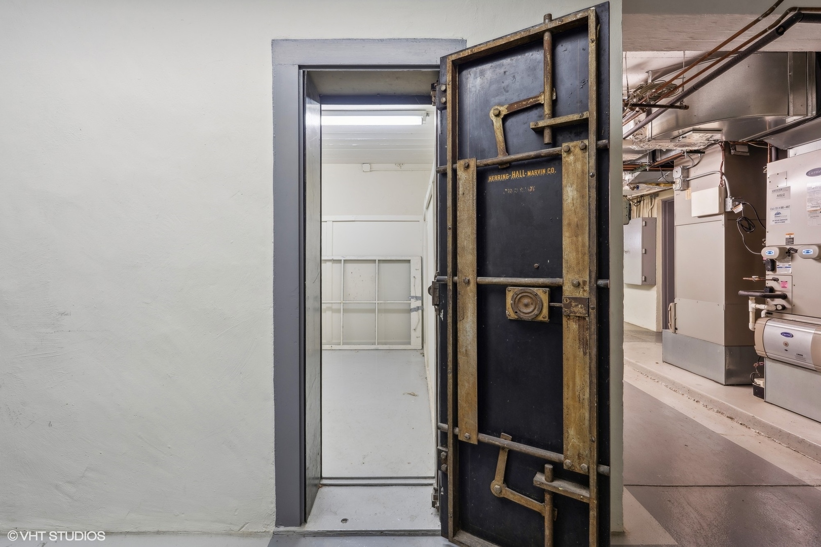 325 W Wellington Avenue