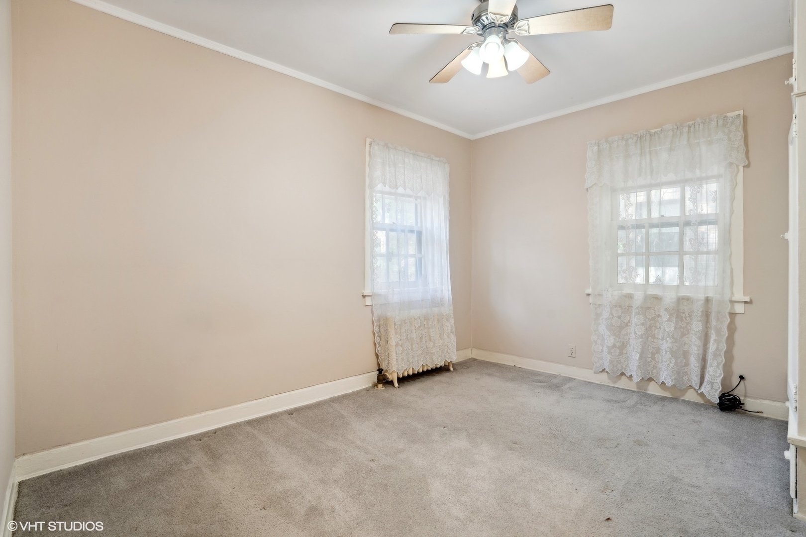 325 W Wellington Avenue