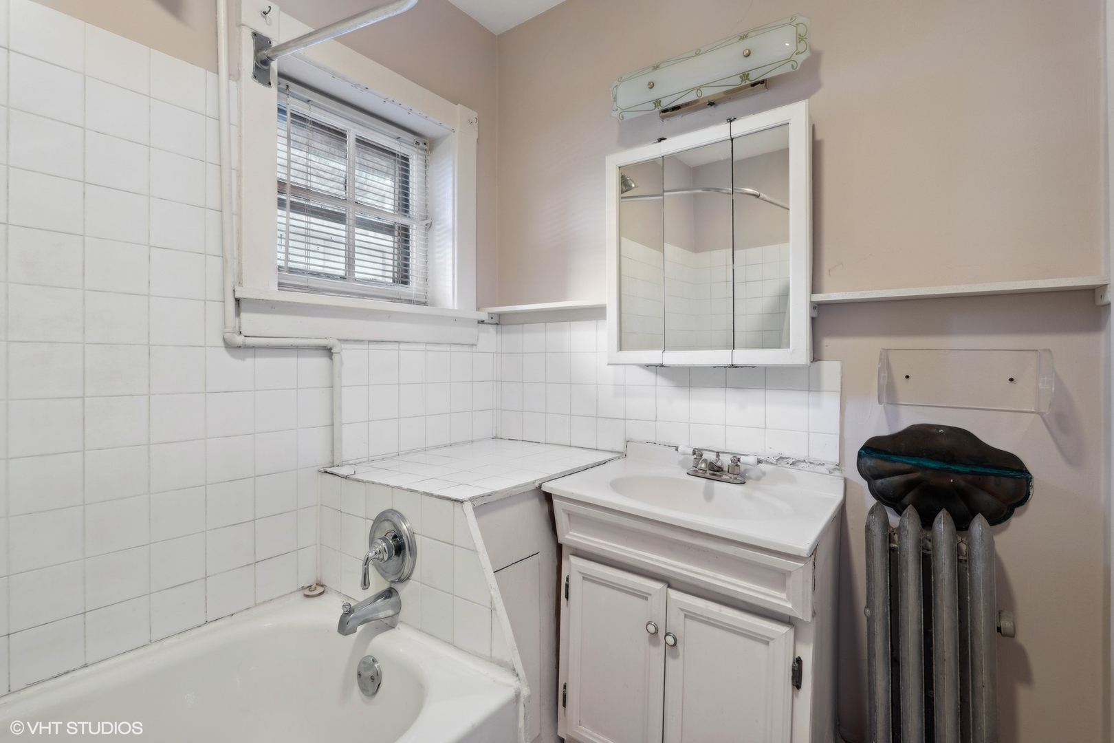 325 W Wellington Avenue