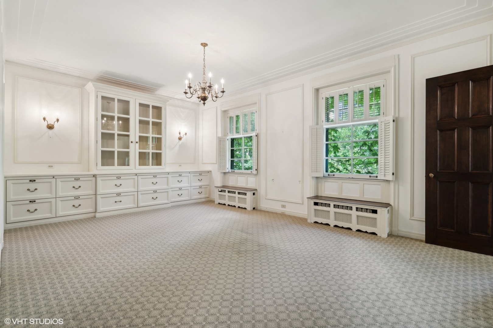 325 W Wellington Avenue