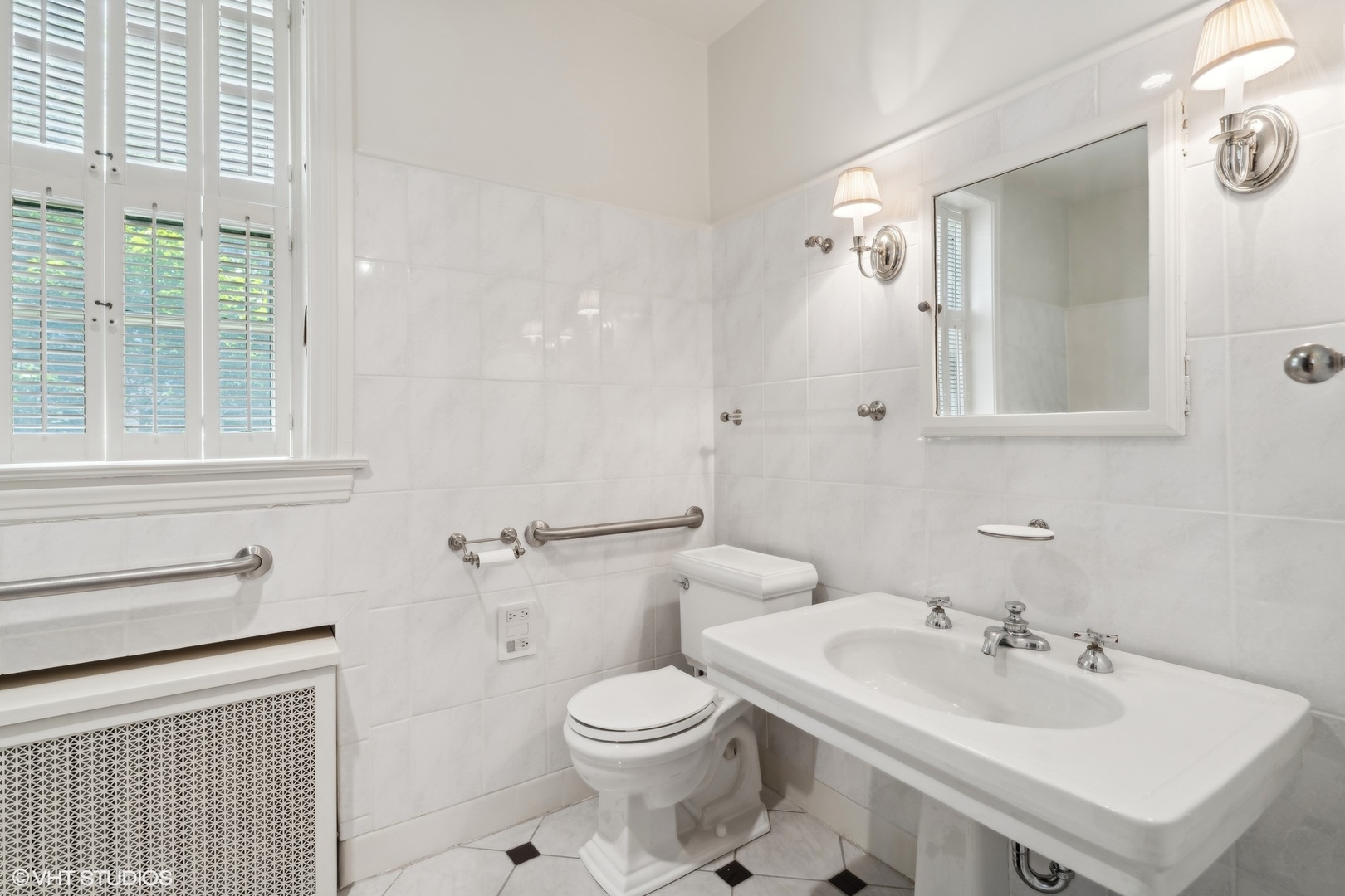 325 W Wellington Avenue