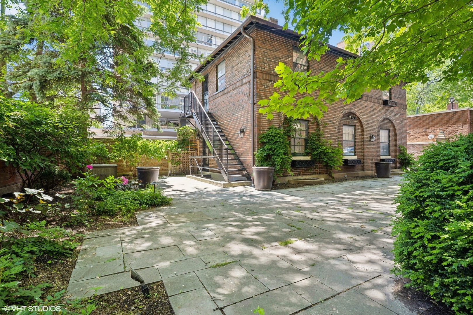 325 W Wellington Avenue