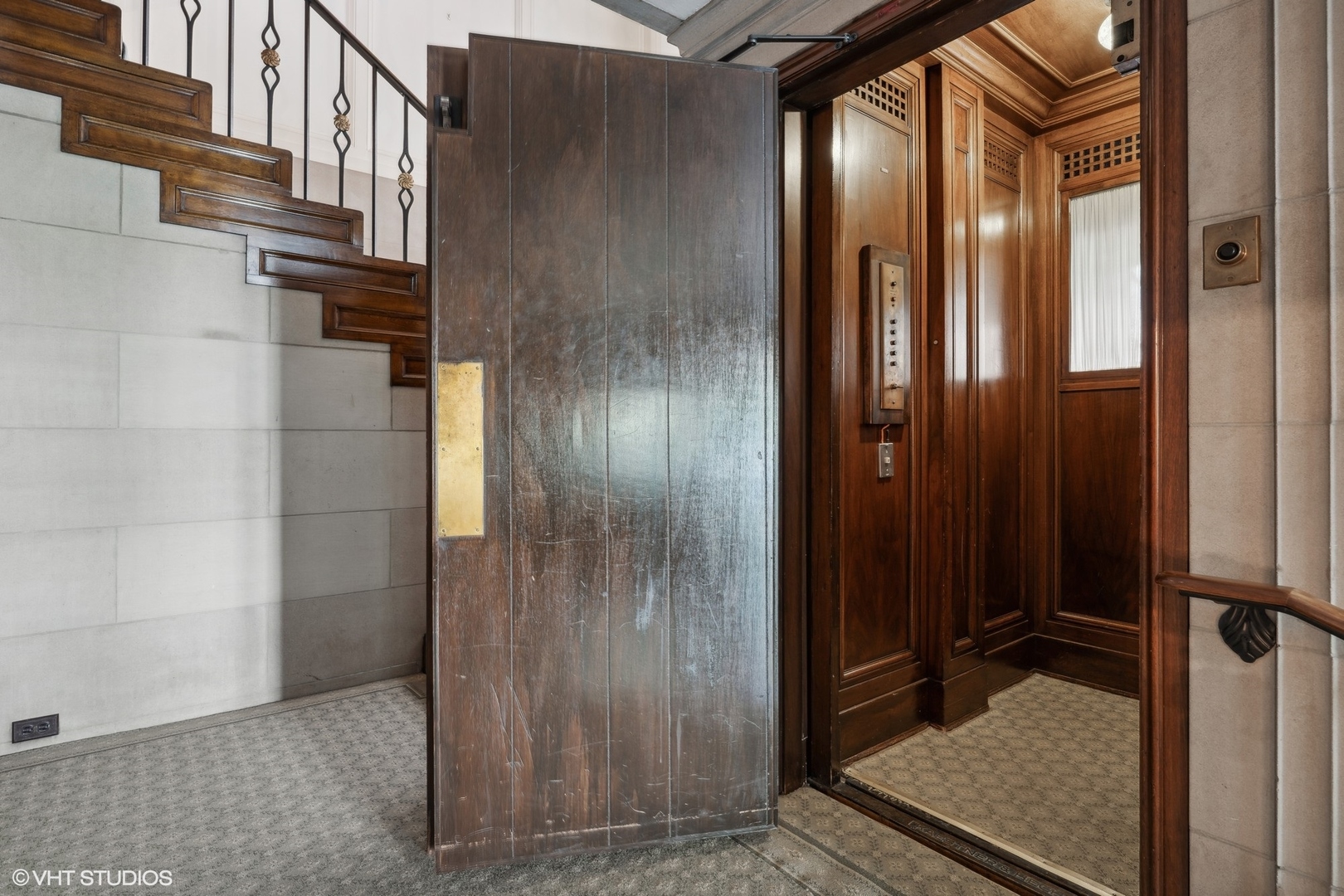 325 W Wellington Avenue