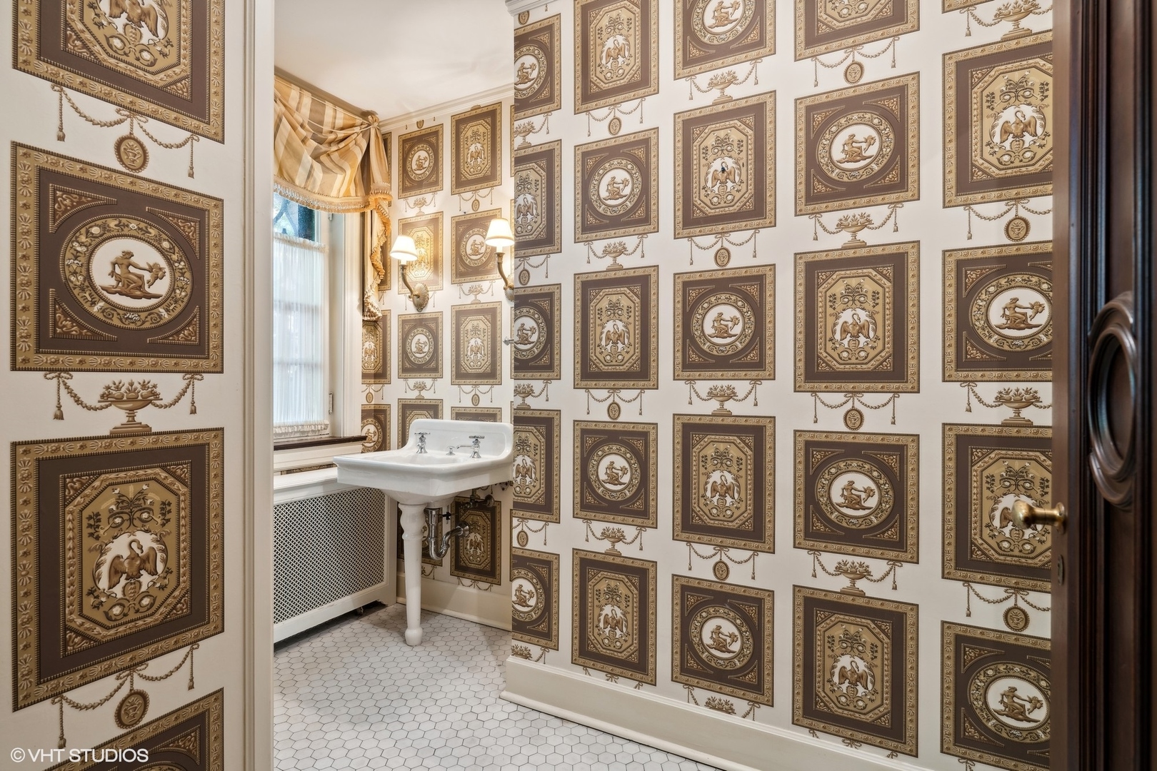 325 W Wellington Avenue