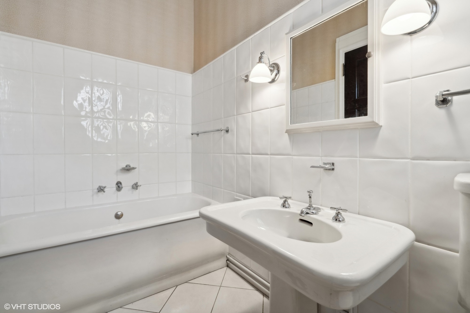 325 W Wellington Avenue