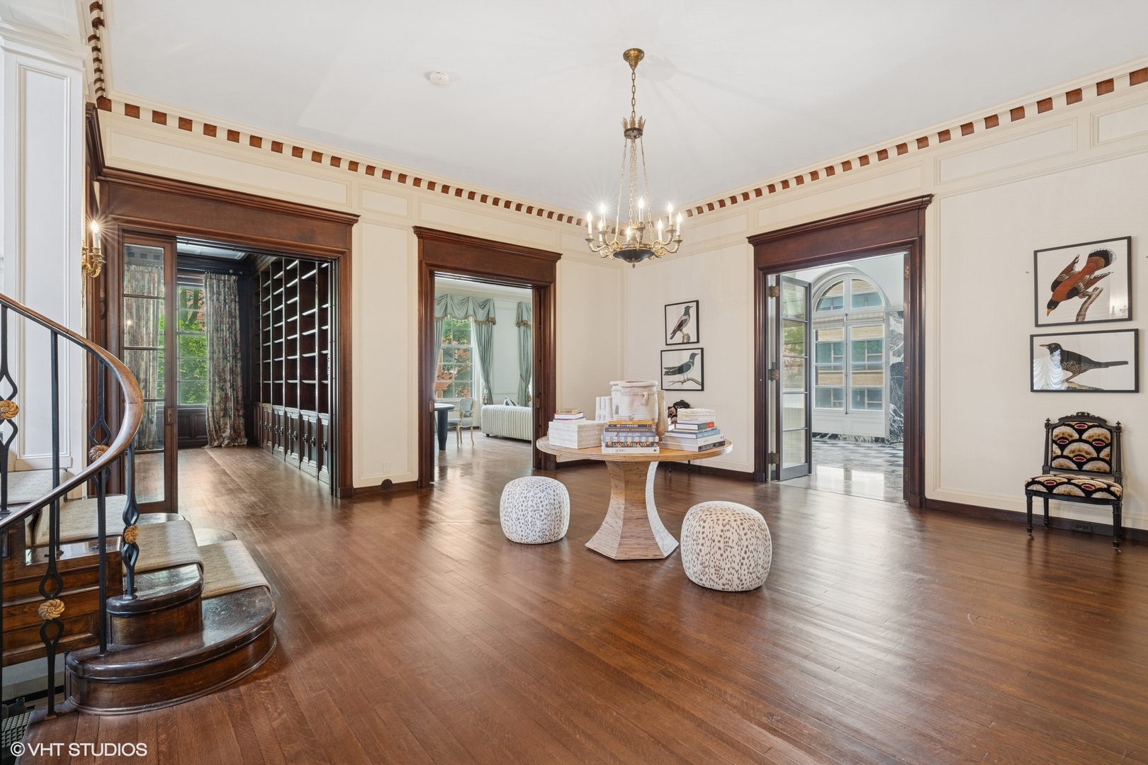 325 W Wellington Avenue