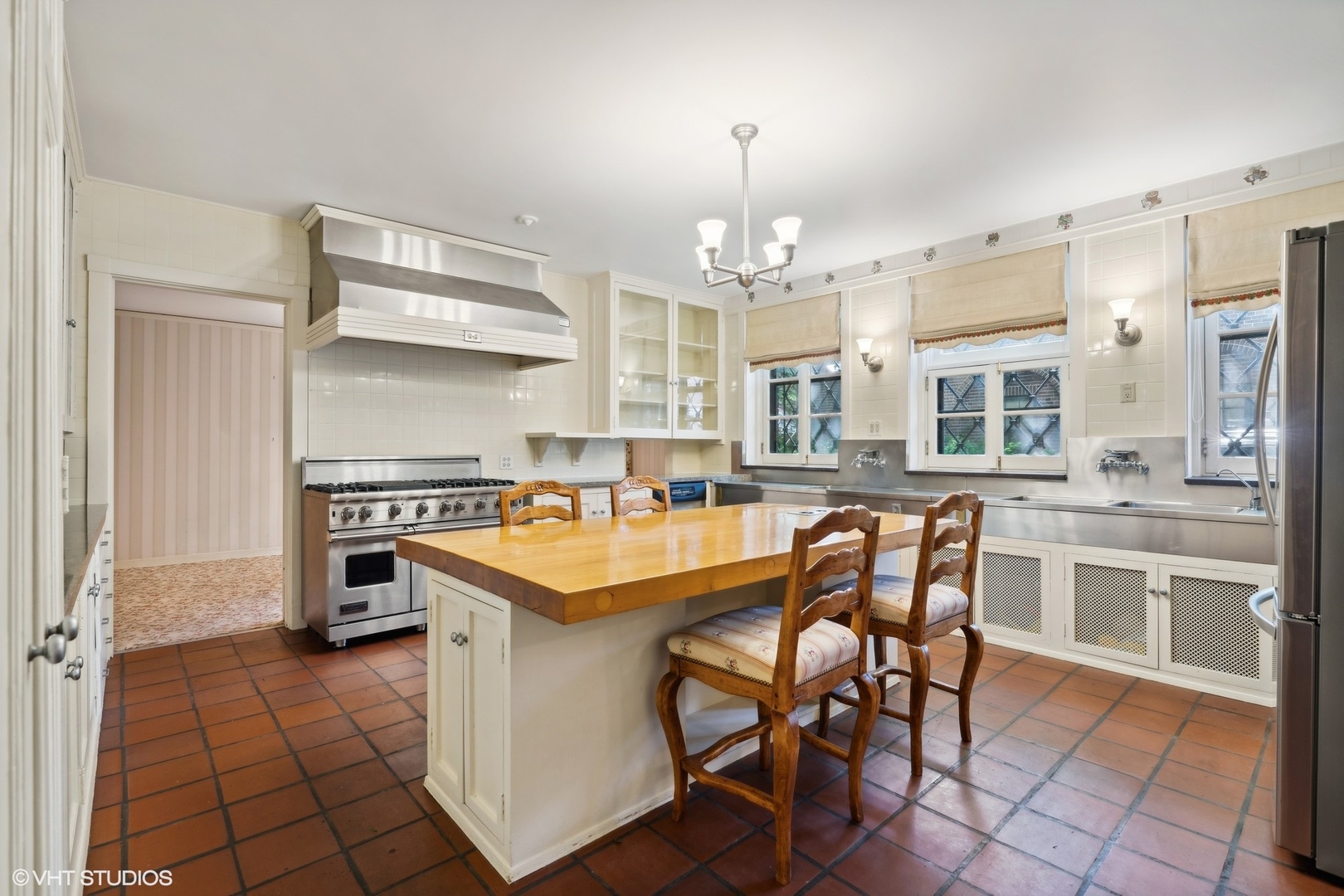 325 W Wellington Avenue