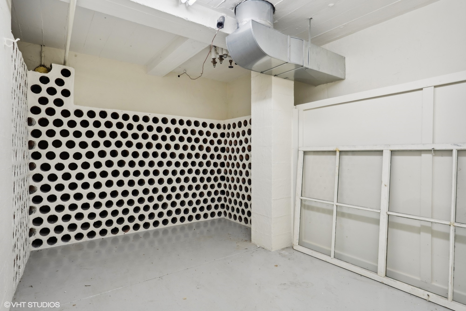 325 W Wellington Avenue