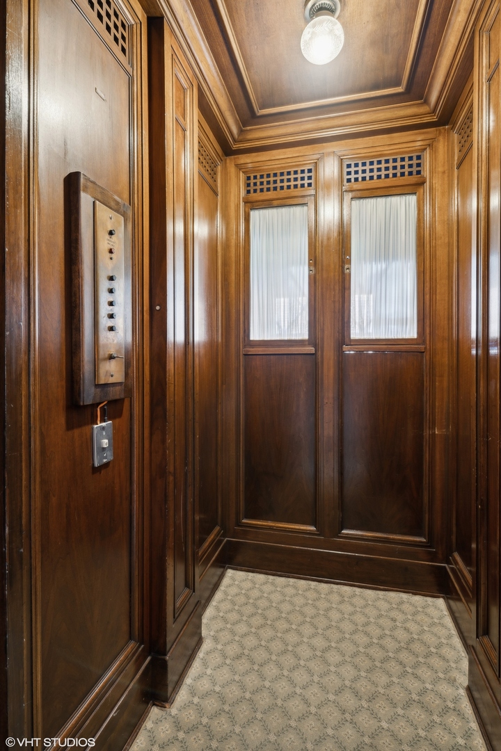 325 W Wellington Avenue