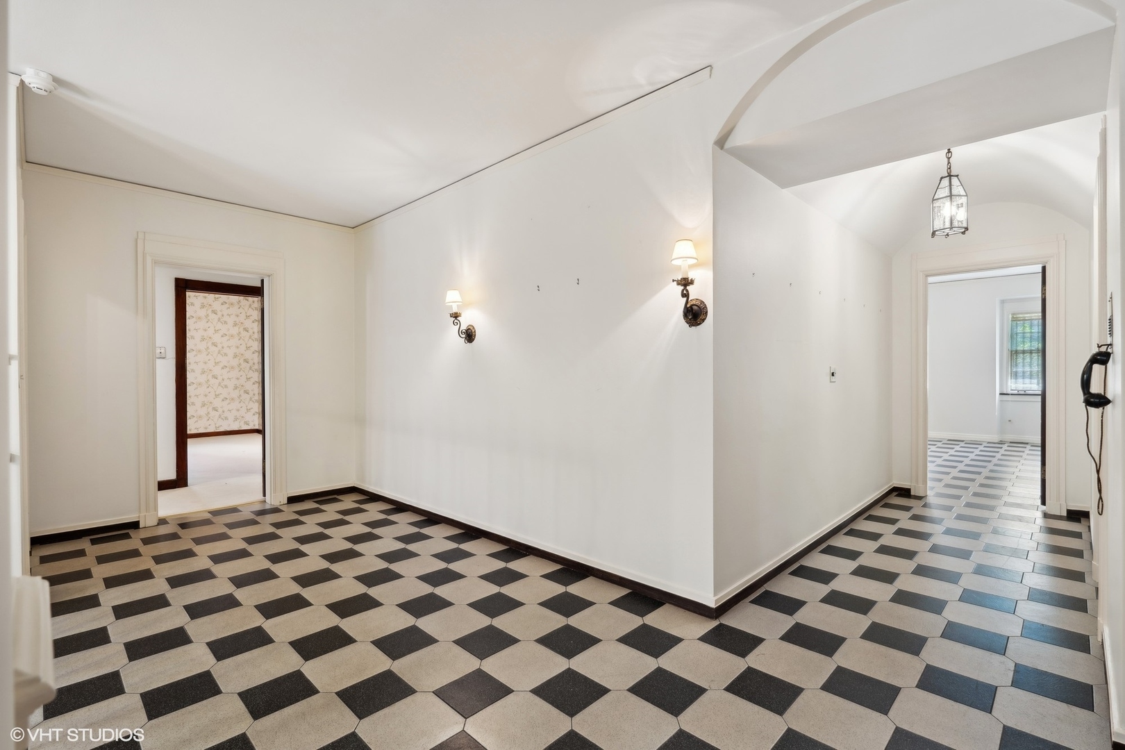 325 W Wellington Avenue