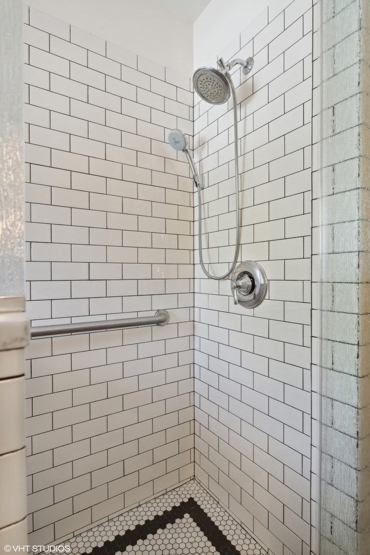 325 W Wellington Avenue