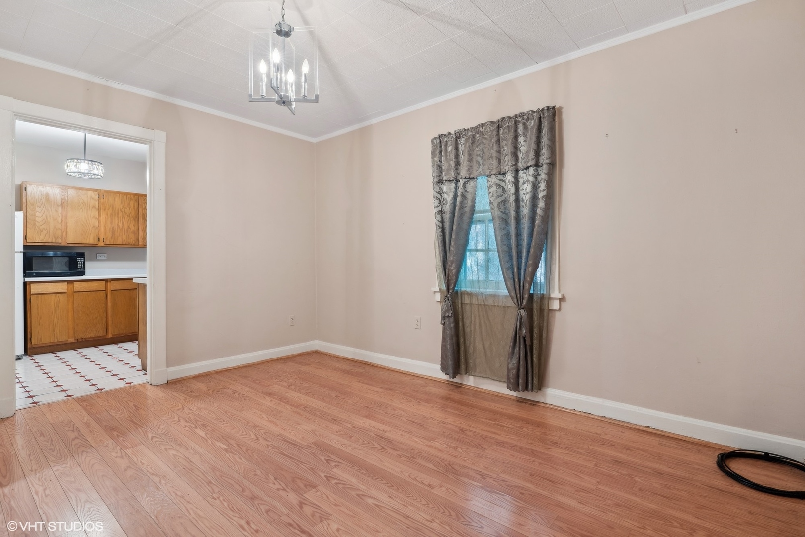 325 W Wellington Avenue