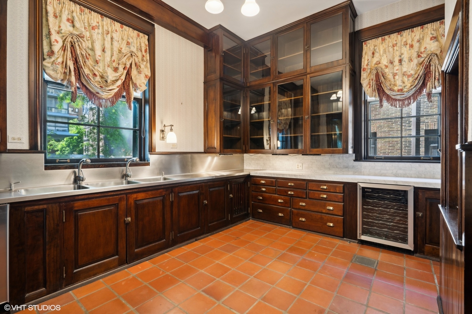 325 W Wellington Avenue