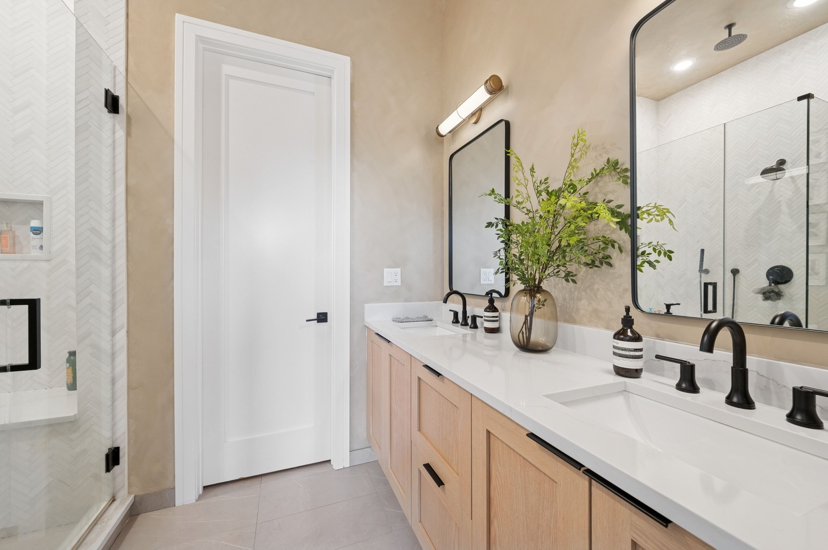 3219 N Seminary Avenue Unit: 3N