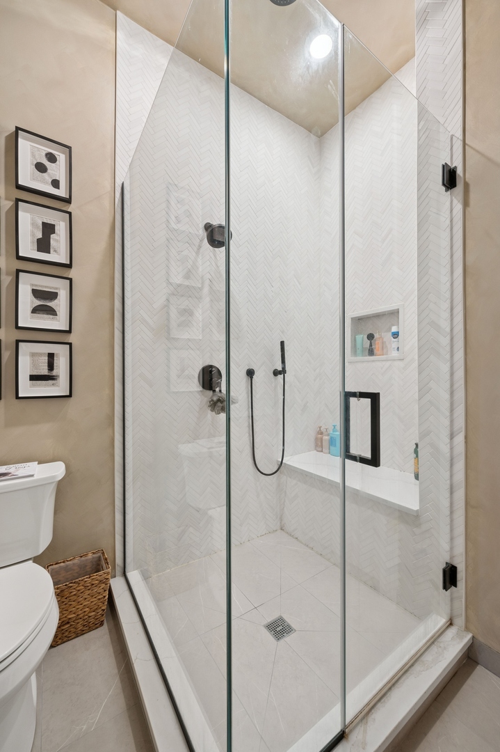 3219 N Seminary Avenue Unit: 3N