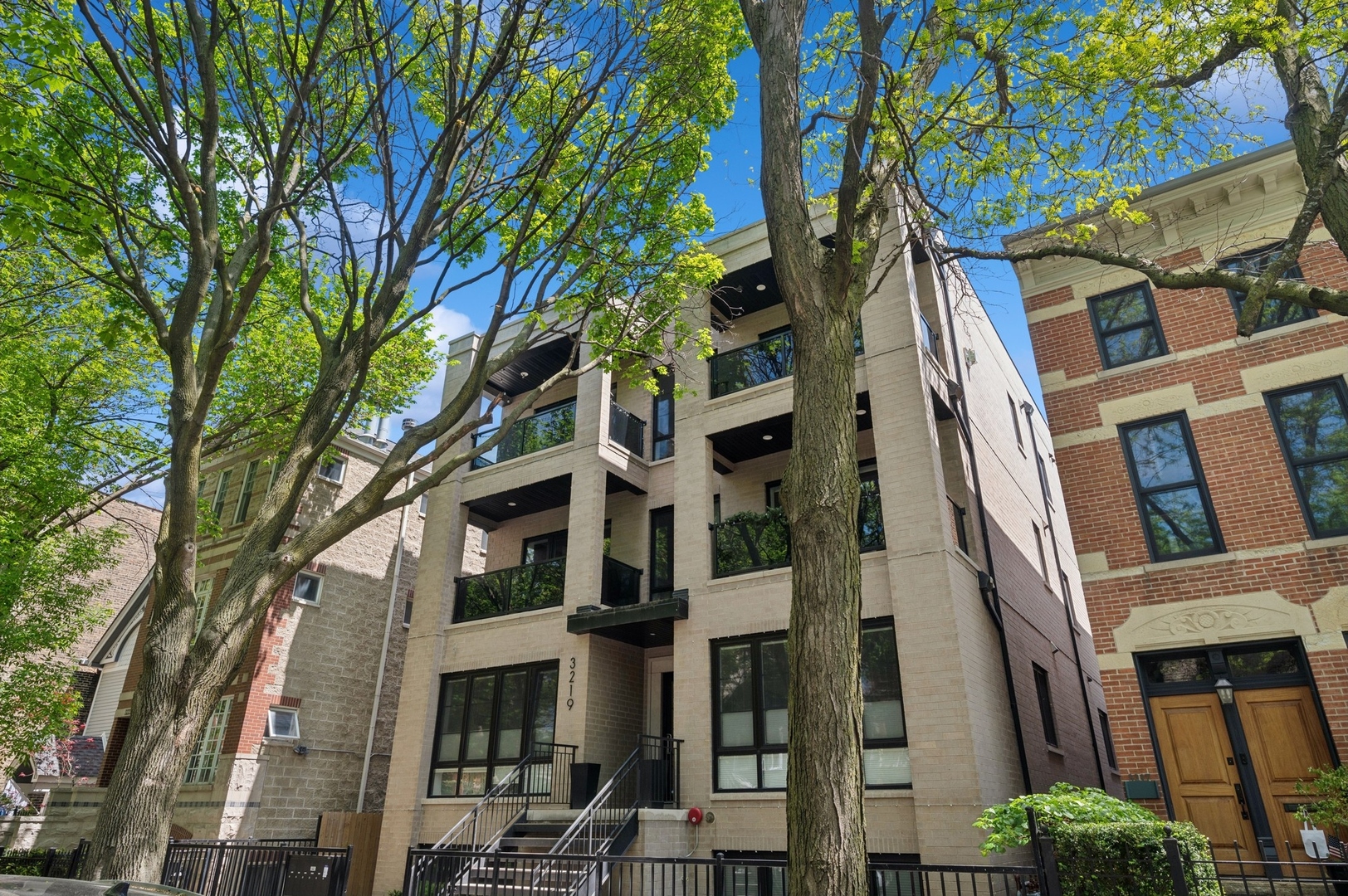 3219 N Seminary Avenue Unit: 3N