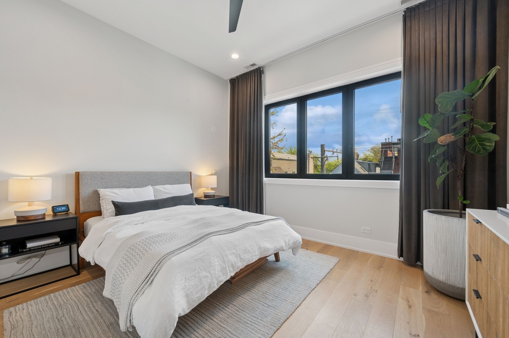 3219 N Seminary Avenue Unit: 3N