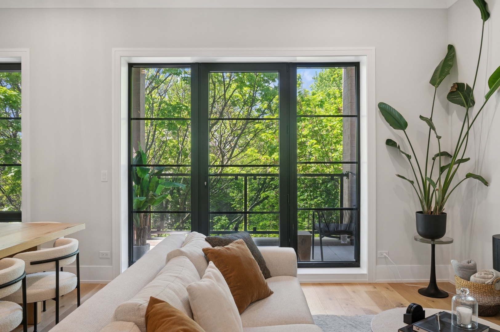 3219 N Seminary Avenue Unit: 3N