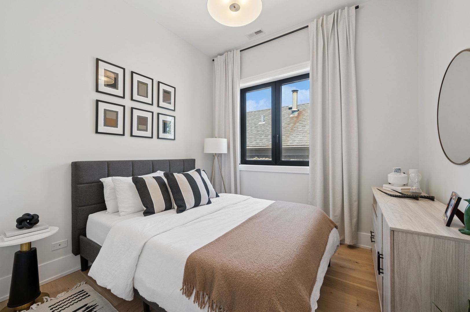 3219 N Seminary Avenue Unit: 3N