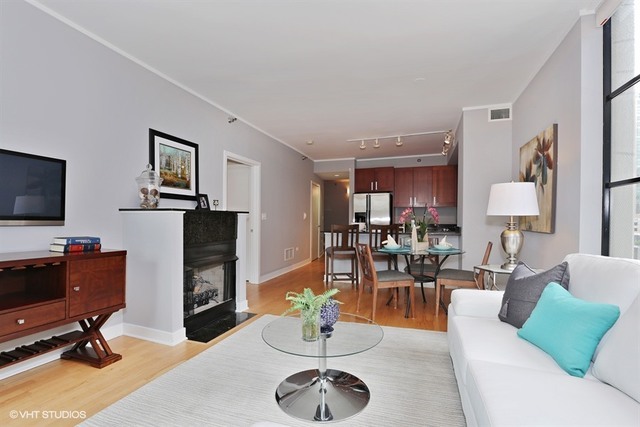 744 N Clark Street Unit: 502