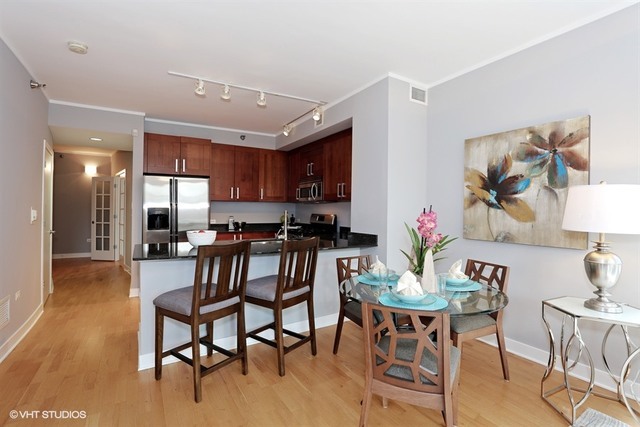 744 N Clark Street Unit: 502
