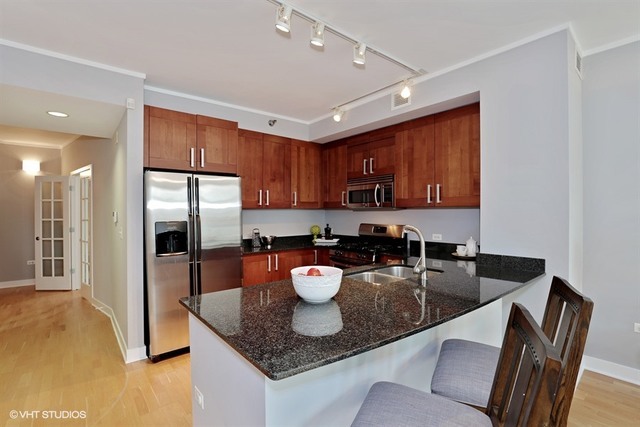 744 N Clark Street Unit: 502