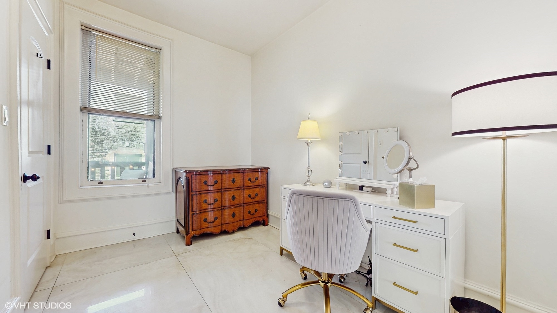 1944 N Seminary Avenue Unit: 1