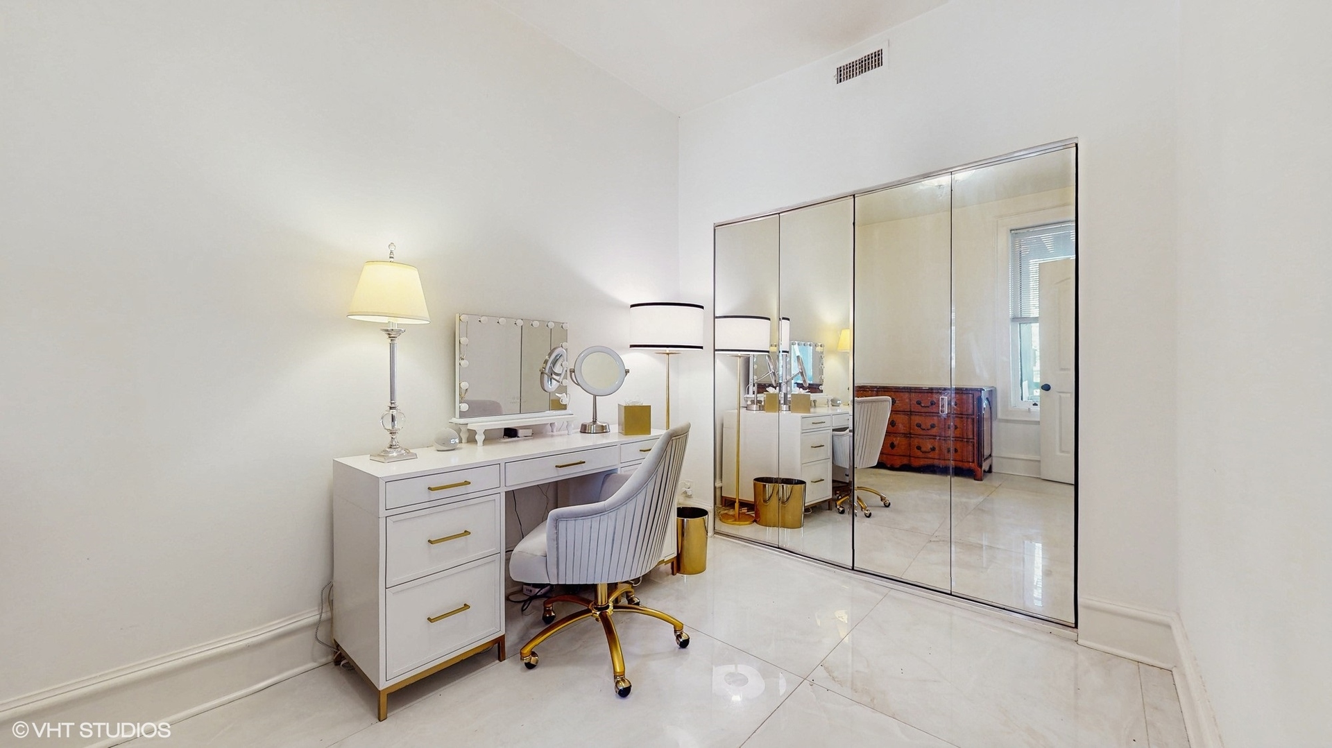 1944 N Seminary Avenue Unit: 1