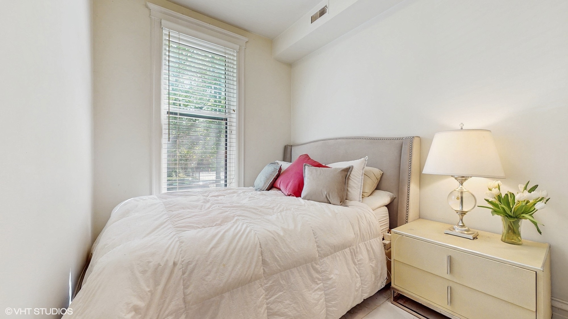 1944 N Seminary Avenue Unit: 1