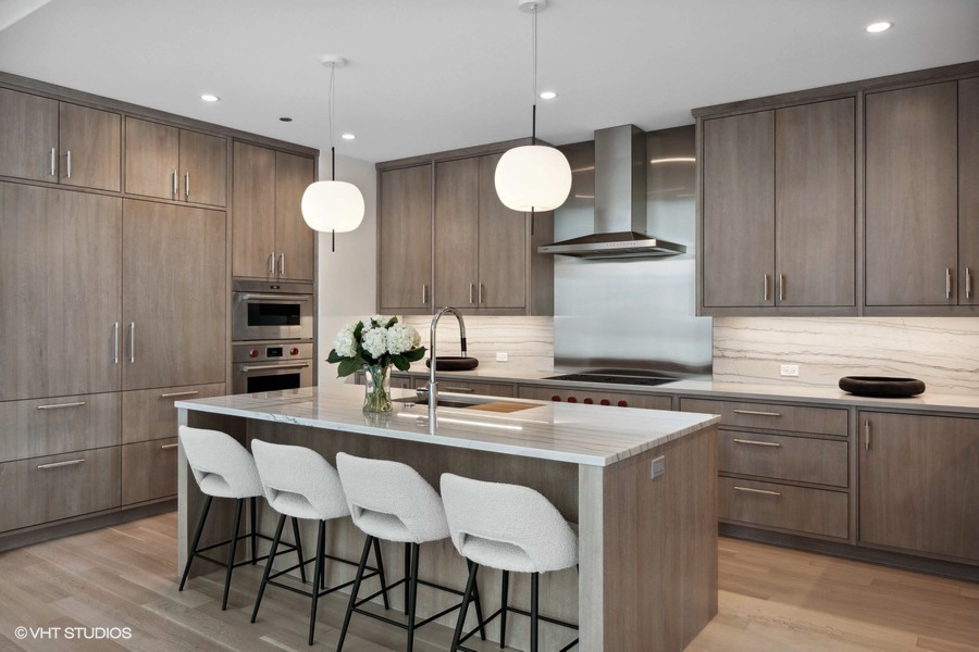 1550 N Clark Street Unit: 804