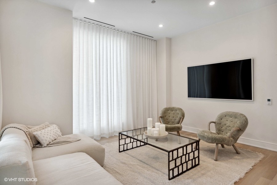 1550 N Clark Street Unit: 804