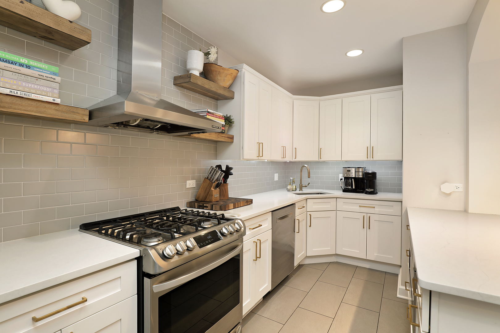 2230 N Kenmore Avenue Unit: 2