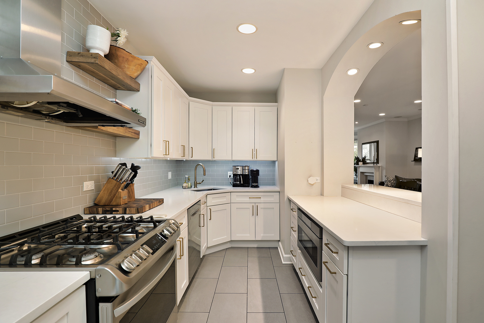 2230 N Kenmore Avenue Unit: 2