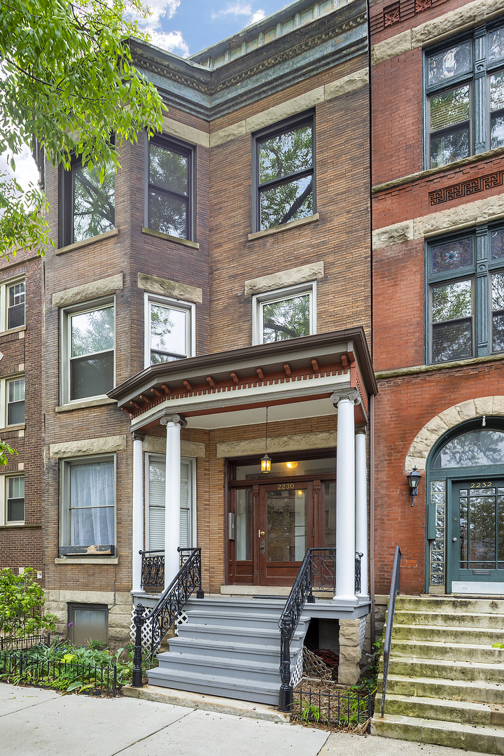 2230 N Kenmore Avenue Unit: 2