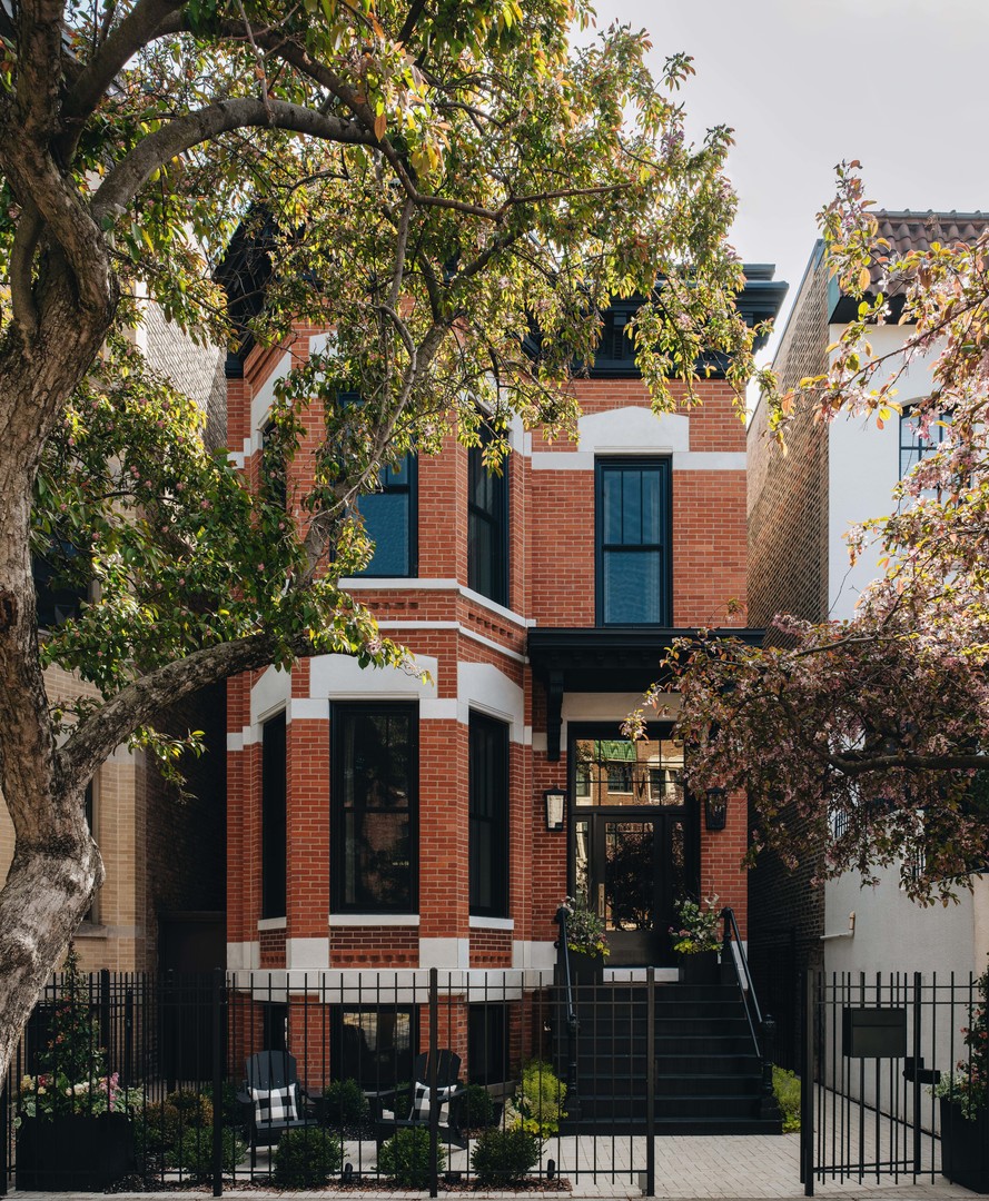 1823 N Lincoln Park West