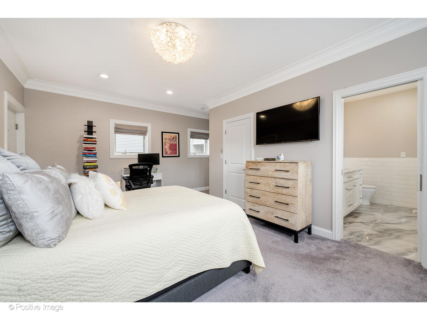 3918 N Greenview Avenue Unit: 2E