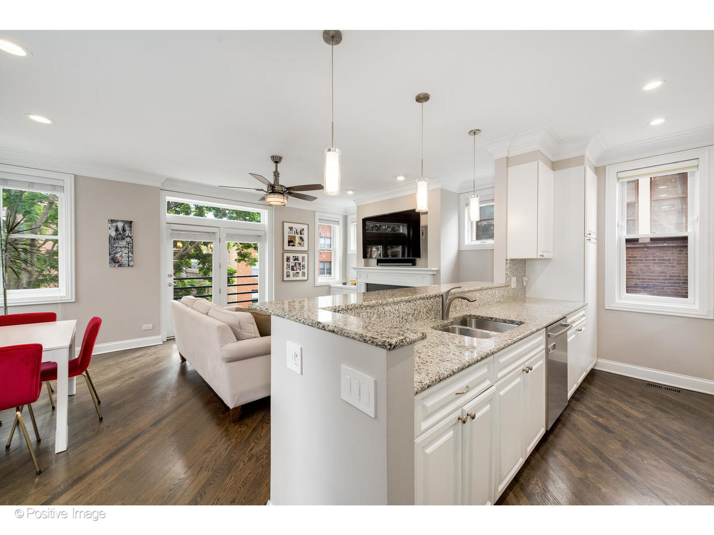 3918 N Greenview Avenue Unit: 2E