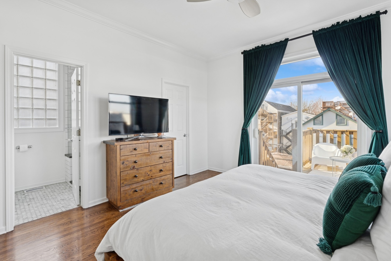 1632 W ERIE Street Unit: 3