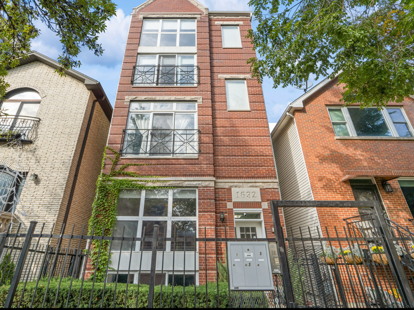 1632 W ERIE Street Unit: 3
