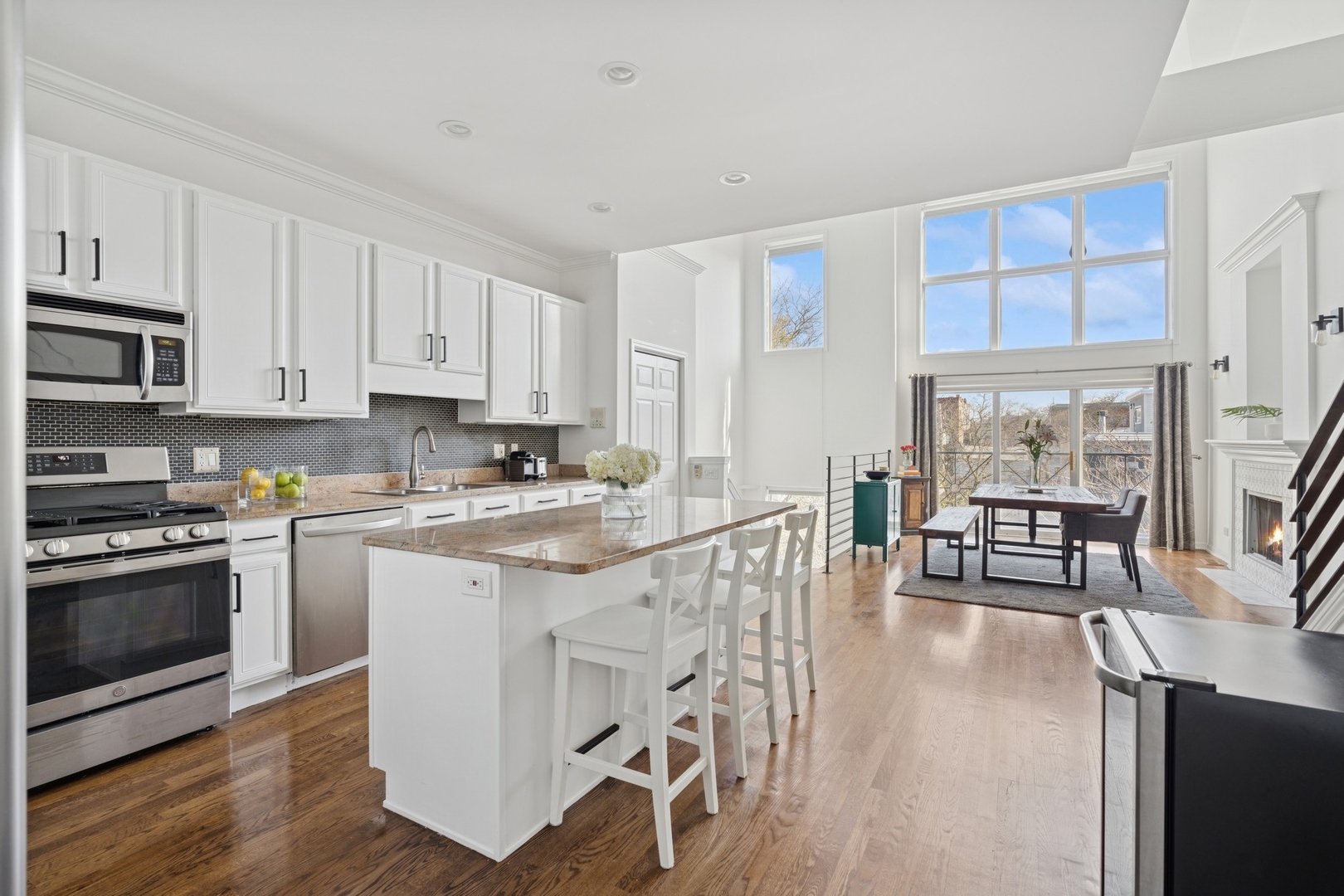 1632 W ERIE Street Unit: 3