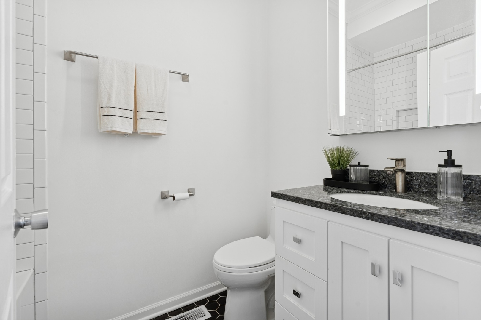 1632 W ERIE Street Unit: 3