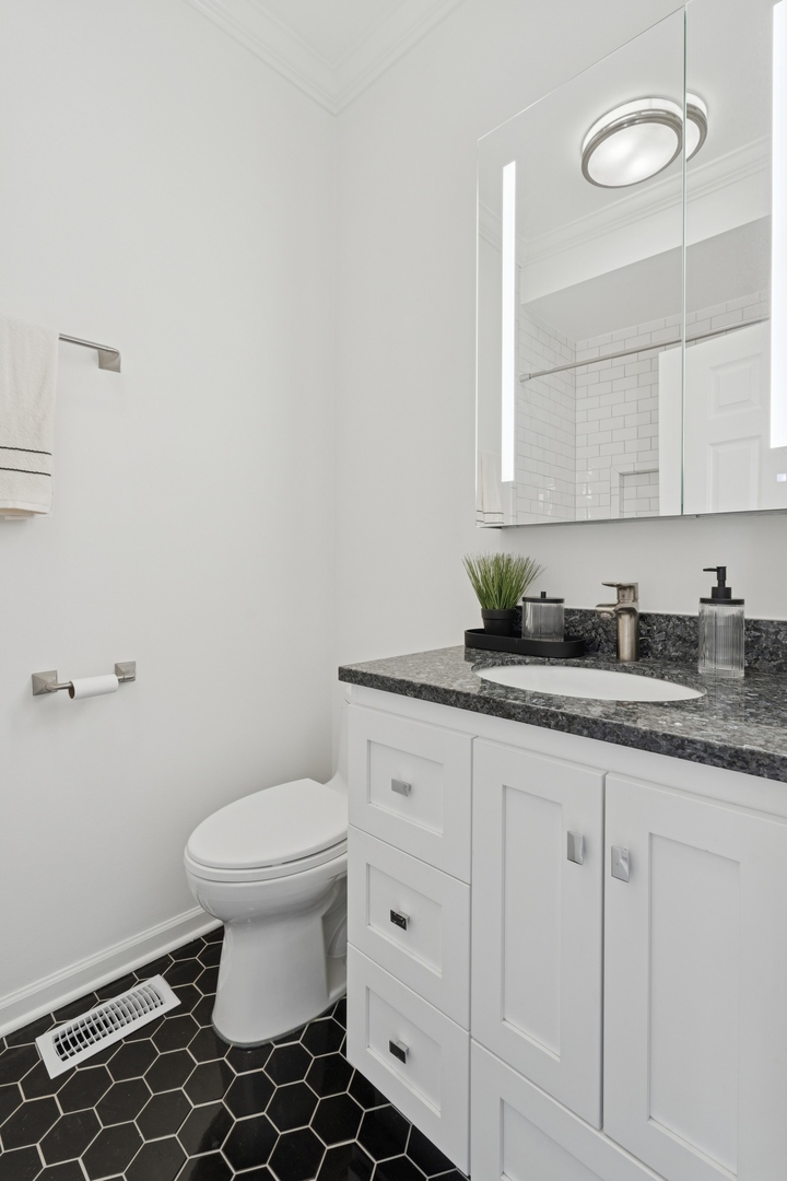 1632 W ERIE Street Unit: 3