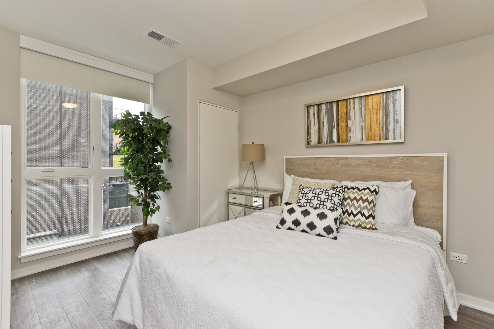 1552 N North Park Avenue Unit: 310