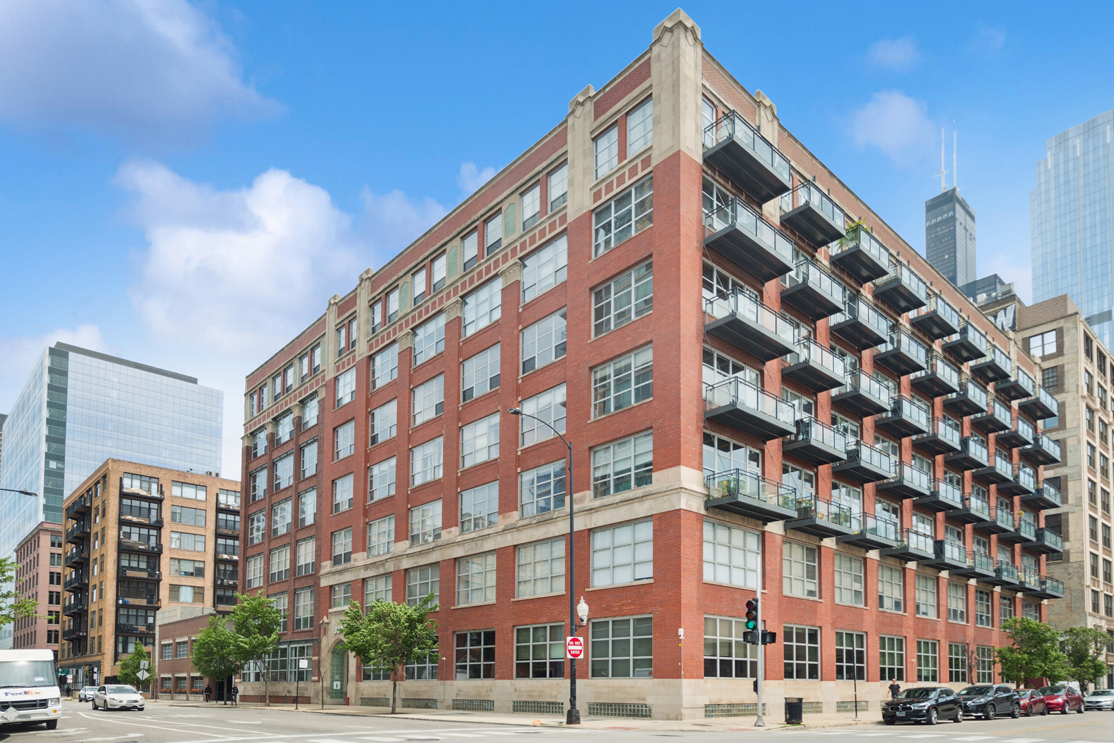 333 S Desplaines Street Unit: 504