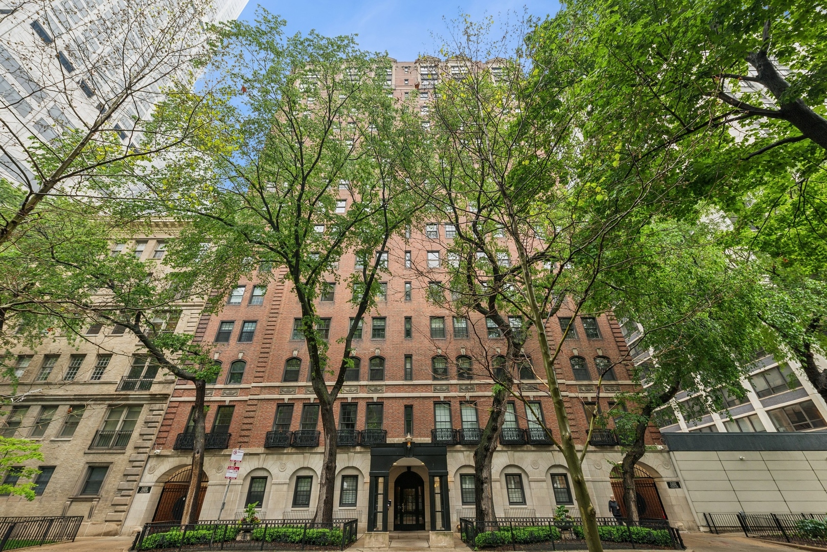 210 E PEARSON Street Unit: 11A