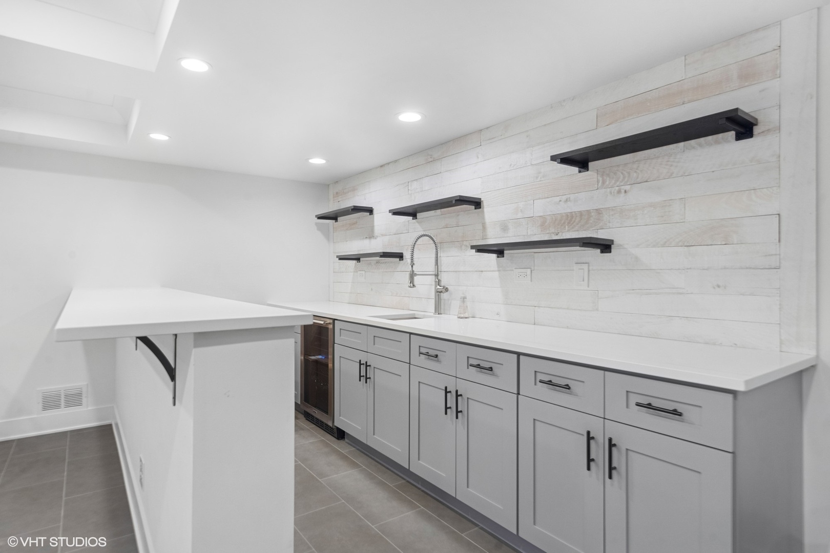 16 W Birchwood Avenue