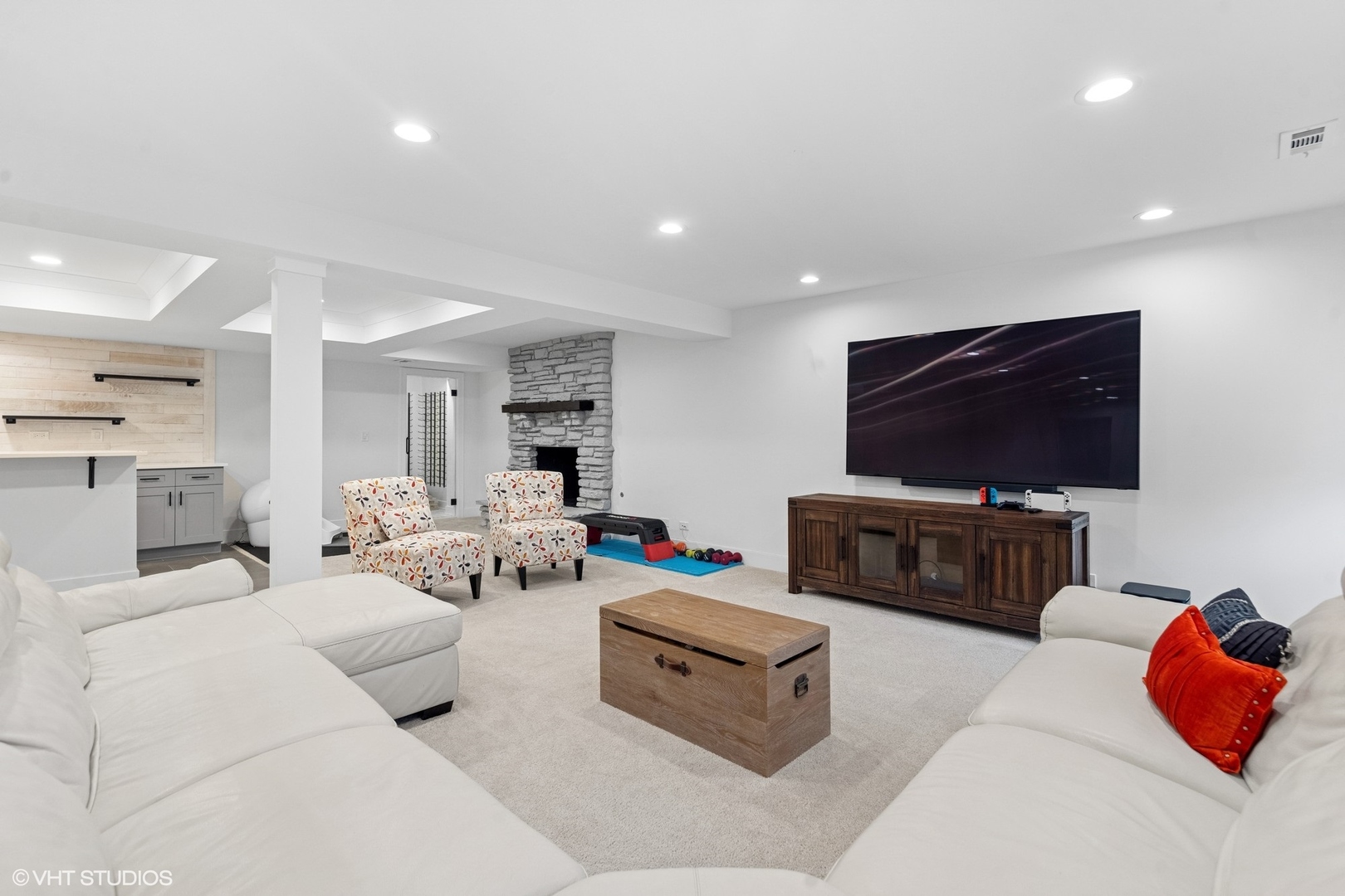 16 W Birchwood Avenue