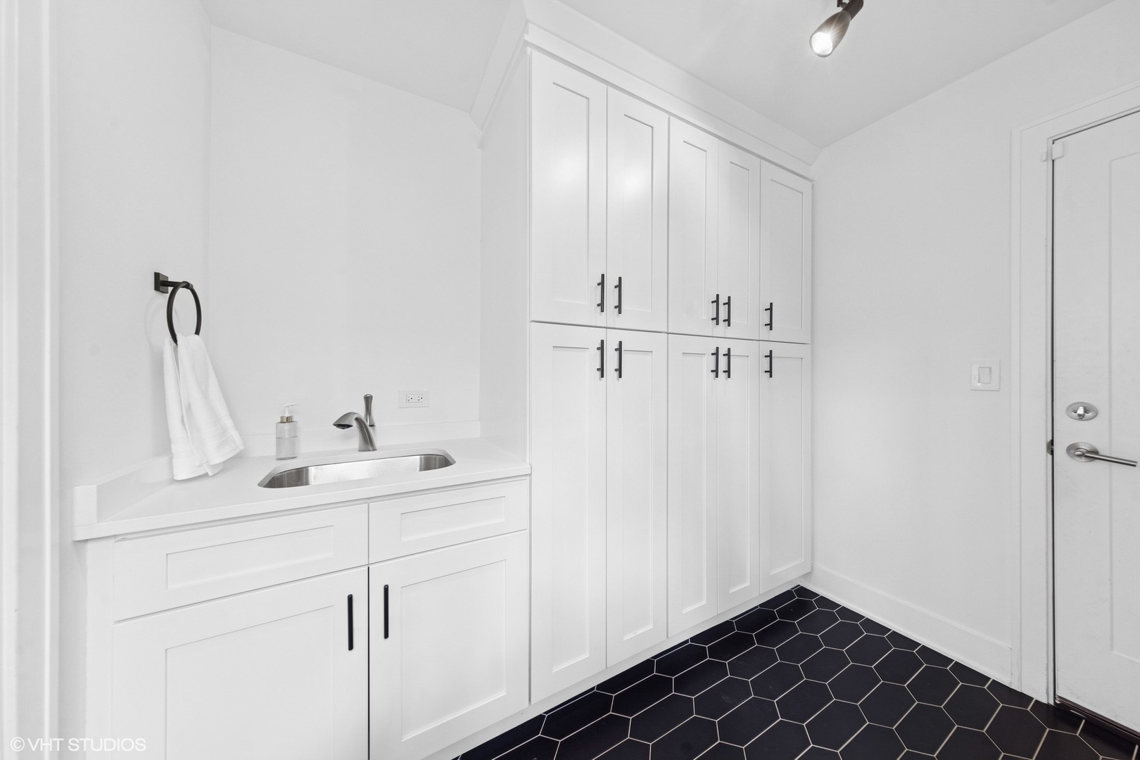 16 W Birchwood Avenue